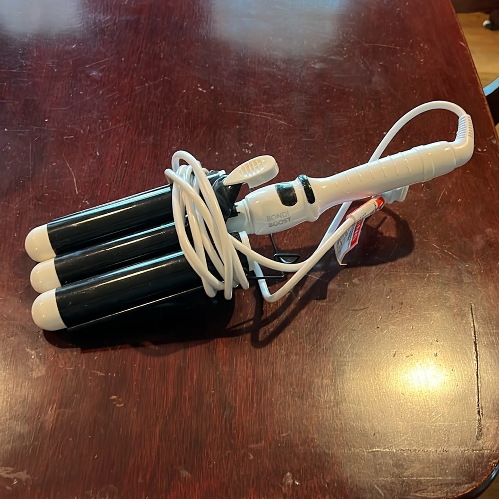 Triple Barrel Hair Crimping Iron